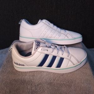 Adidas pace sneakers